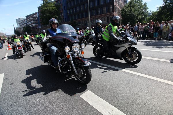 HarleyHH2011   113.jpg - Hamburger Harley Days 2011, Harley Davidson, MOGO, Parade, Motorradgottesdienst,